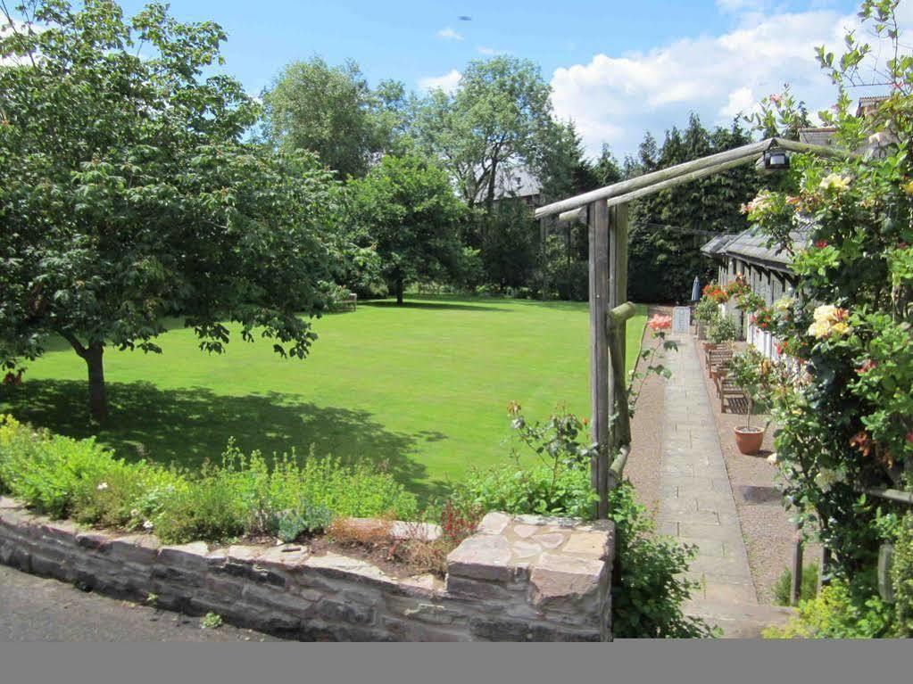 The Three Cocks Coaching Inn Glasbury Exterior foto